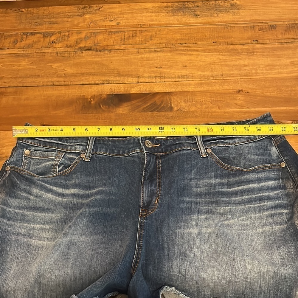 TORRID distressed jean cutoff,size 26 - Picture 4 of 6